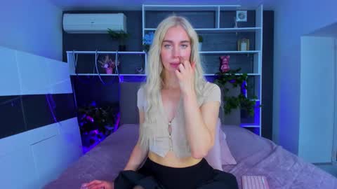 Sabrina online show from 03/26/26, 01:38