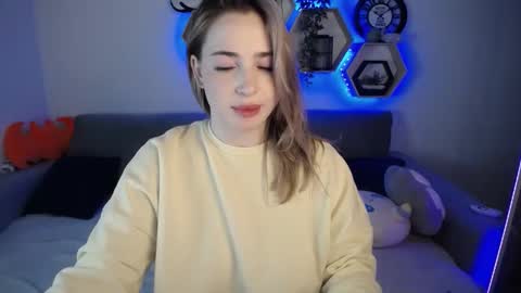 Snapshot of sabrinviolet chatting on 12/15/24, 12:38 Sabrina Violet online show from 12/15/24, 12:38