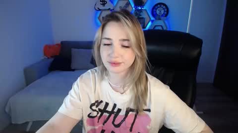 Snapshot of sabrinviolet chatting on 12/26/24, 12:16 Sabrina Violet online show from 12/26/24, 12:16