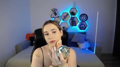 Snapshot of sabrinviolet chatting on 02/05/25, 09:04 Sabrina Violet online show from 02/05/25, 09:04