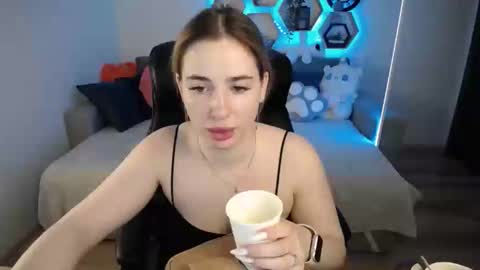 Snapshot of sabrinviolet chatting on 02/15/25, 09:05 Sabrina Violet online show from 02/15/25, 09:05
