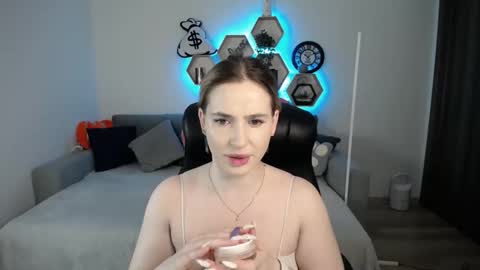 Snapshot of sabrinviolet chatting on 03/04/25, 09:07 Sabrina Violet online show from 03/04/25, 09:07