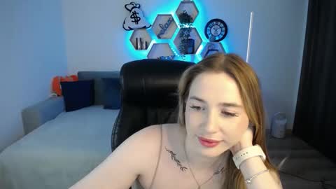 Snapshot of sabrinviolet chatting on 03/08/25, 09:17 Sabrina Violet online show from 03/08/25, 09:17