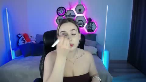 Snapshot of sabrinviolet chatting on 09/13/25, 08:03 Sabrina Violet online show from 09/13/25, 08:03