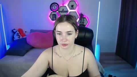 Snapshot of sabrinviolet chatting on 09/17/25, 08:05 Sabrina Violet online show from 09/17/25, 08:05