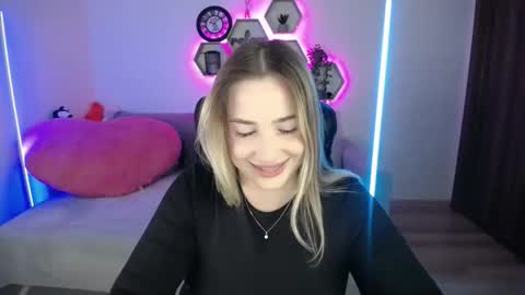 Snapshot of sabrinviolet chatting on 10/06/25, 08:12 Sabrina Violet online show from 10/06/25, 08:12