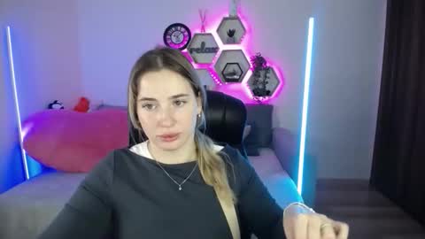 Snapshot of sabrinviolet chatting on 10/07/25, 08:11 Sabrina Violet online show from 10/07/25, 08:11