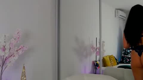 Sabrina online show from 12/17/25, 10:05