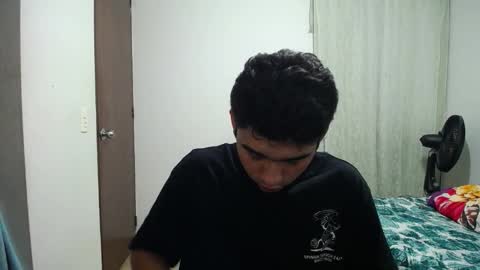 Snapshot of sack_rojas chatting on 11/24/25, 12:21 Sack online show from 11/24/25, 12:21