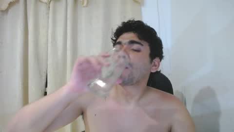Snapshot of sack_rojas chatting on 05/27/26, 01:57 Sack online show from 05/27/26, 01:57