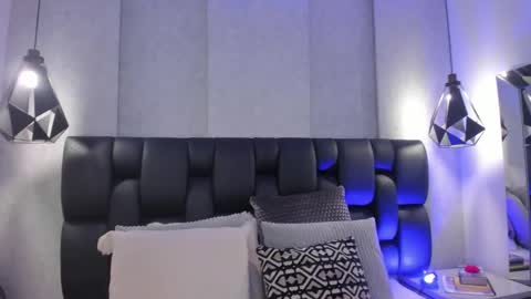 Snapshot of sadiefoster chatting on 09/30/25, 01:05 Sadie online show from 09/30/25, 01:05