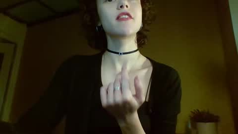 Snapshot of sadnimf chatting on 10/26/25, 11:42 Rose online show from 10/26/25, 11:42