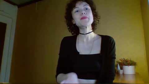 Snapshot of sadnimf chatting on 10/27/25, 12:42 Rose online show from 10/27/25, 12:42