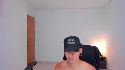 Snapshot of saenz_hotx chatting on 10/16/25, 11:06 saenz_hotx online show from 10/16/25, 11:06