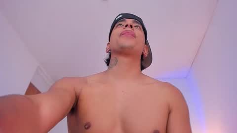 Snapshot of saenz_hotx chatting on 10/17/25, 10:34 saenz_hotx online show from 10/17/25, 10:34