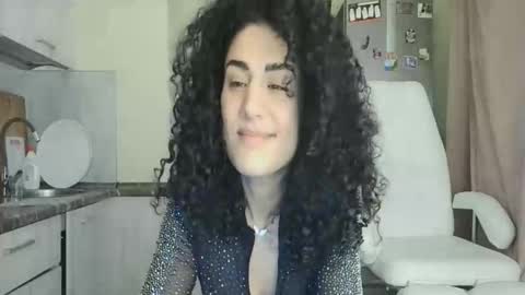 Snapshot of safari_xx chatting on 11/26/25, 11:11 Queen online show from 11/26/25, 11:11