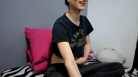Snapshot of safiro_queen chatting on 06/23/26, 01:09 Safiro Queen online show from 06/23/26, 01:09