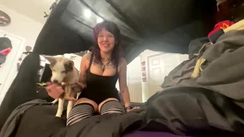 Snapshot of sagiebabie chatting on 12/15/25, 08:46 Sage online show from 12/15/25, 08:46