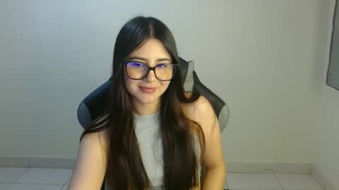 Snapshot of sahaliefox_ chatting on 10/17/25, 10:01 Sahaliefox online show from 10/17/25, 10:01