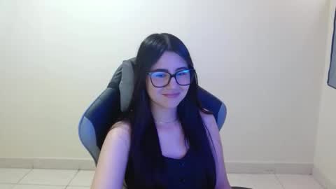 Snapshot of sahaliefox_ chatting on 10/18/25, 10:21 Sahaliefox online show from 10/18/25, 10:21