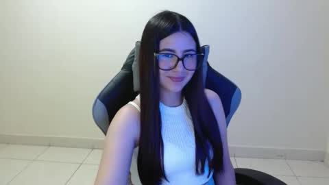 Snapshot of sahaliefox_ chatting on 10/26/25, 04:24 Sahaliefox online show from 10/26/25, 04:24