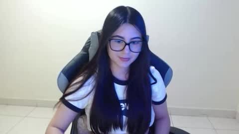 Snapshot of sahaliefox_ chatting on 10/30/25, 09:04 Sahaliefox online show from 10/30/25, 09:04