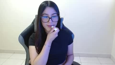 Snapshot of sahaliefox_ chatting on 11/10/25, 04:06 Sahaliefox online show from 11/10/25, 04:06