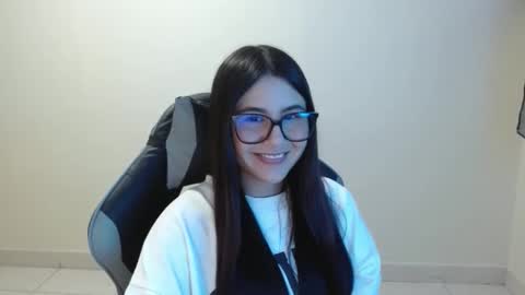 Snapshot of sahaliefox_ chatting on 11/17/25, 08:58 Sahaliefox online show from 11/17/25, 08:58