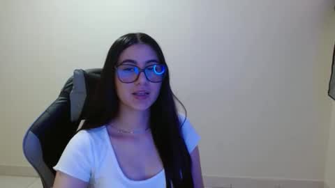 Snapshot of sahaliefox_ chatting on 11/27/25, 08:00 Sahaliefox online show from 11/27/25, 08:00