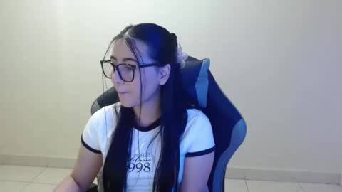 Snapshot of sahaliefox_ chatting on 12/18/25, 08:04 Sahaliefox online show from 12/18/25, 08:04