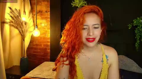 Snapshot of sahra_tayl0r_ chatting on 12/17/25, 04:35 SARA online show from 12/17/25, 04:35