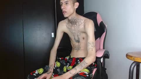 Snapshot of saint_boyy chatting on 10/04/25, 10:46 saint boy online show from 10/04/25, 10:46