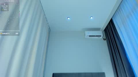 Snapshot of sakura__frostt chatting on 11/26/25, 01:01 ur Vanessa online show from 11/26/25, 01:01