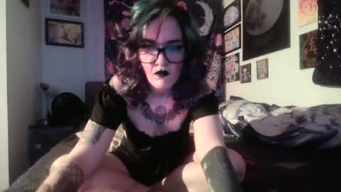 salemsslut online show from 12/18/24, 01:12