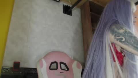 Snapshot of sally23_ chatting on 10/30/25, 02:18 salloy online show from 10/30/25, 02:18