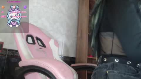 Snapshot of sally23_ chatting on 11/17/25, 02:23 salloy online show from 11/17/25, 02:23