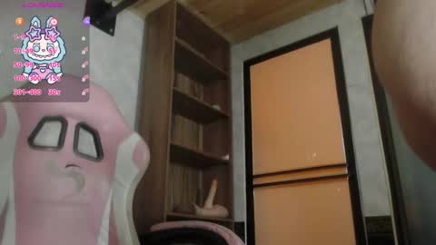 Snapshot of sally23_ chatting on 12/15/25, 01:48 salloy online show from 12/15/25, 01:48