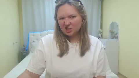 Snapshot of sallyverda chatting on 07/13/26, 05:27 Sally online show from 07/13/26, 05:27