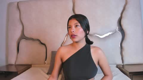 Snapshot of salmaportman_ chatting on 05/05/26, 12:18 salmaportman_ online show from 05/05/26, 12:18