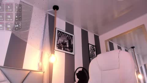 Snapshot of salome__evans chatting on 02/19/25, 04:33 salome__evans online show from 02/19/25, 04:33