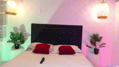 Snapshot of salome__lopez_ chatting on 12/16/24, 05:00 SALOME online show from 12/16/24, 05:00