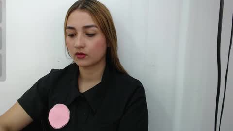 Snapshot of salome__lopez_ chatting on 11/20/25, 02:39 SALOME online show from 11/20/25, 02:39