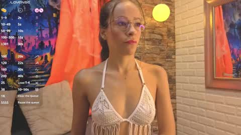 salome_cruxx online show from 10/05/25, 11:41