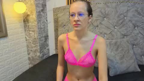 salome_cruxx online show from 02/17/26, 11:40