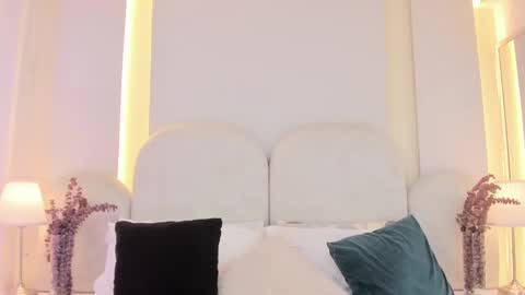 Snapshot of salomebell chatting on 09/15/25, 08:31 online show from 09/15/25, 08:31