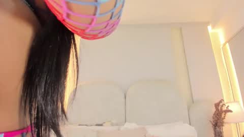 Snapshot of salomebell chatting on 09/18/25, 09:28 online show from 09/18/25, 09:28