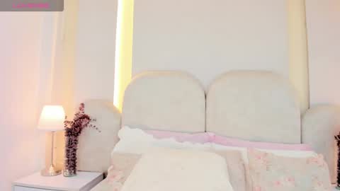 Snapshot of salomebell chatting on 09/27/25, 10:26 online show from 09/27/25, 10:26