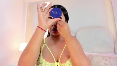 Snapshot of salomebell chatting on 10/17/25, 09:39 online show from 10/17/25, 09:39