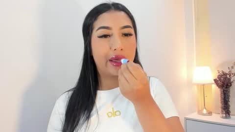 Snapshot of salomebell chatting on 11/08/25, 08:40 online show from 11/08/25, 08:40