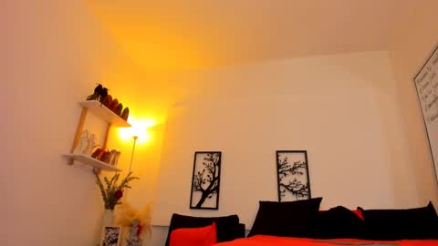 Snapshot of salomekross_ chatting on 02/28/25, 05:48 Salome Kross online show from 02/28/25, 05:48